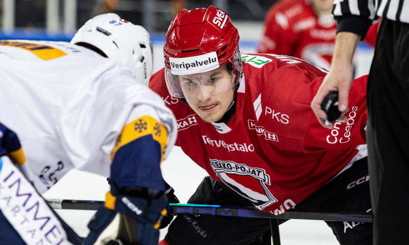 Veripalvelun punaiset kypärät joulukuussa